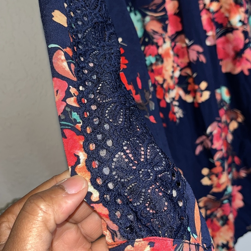 Torrid Navy Floral LS Challis Embroidered Blouse size 2X - Picture 4 of 6